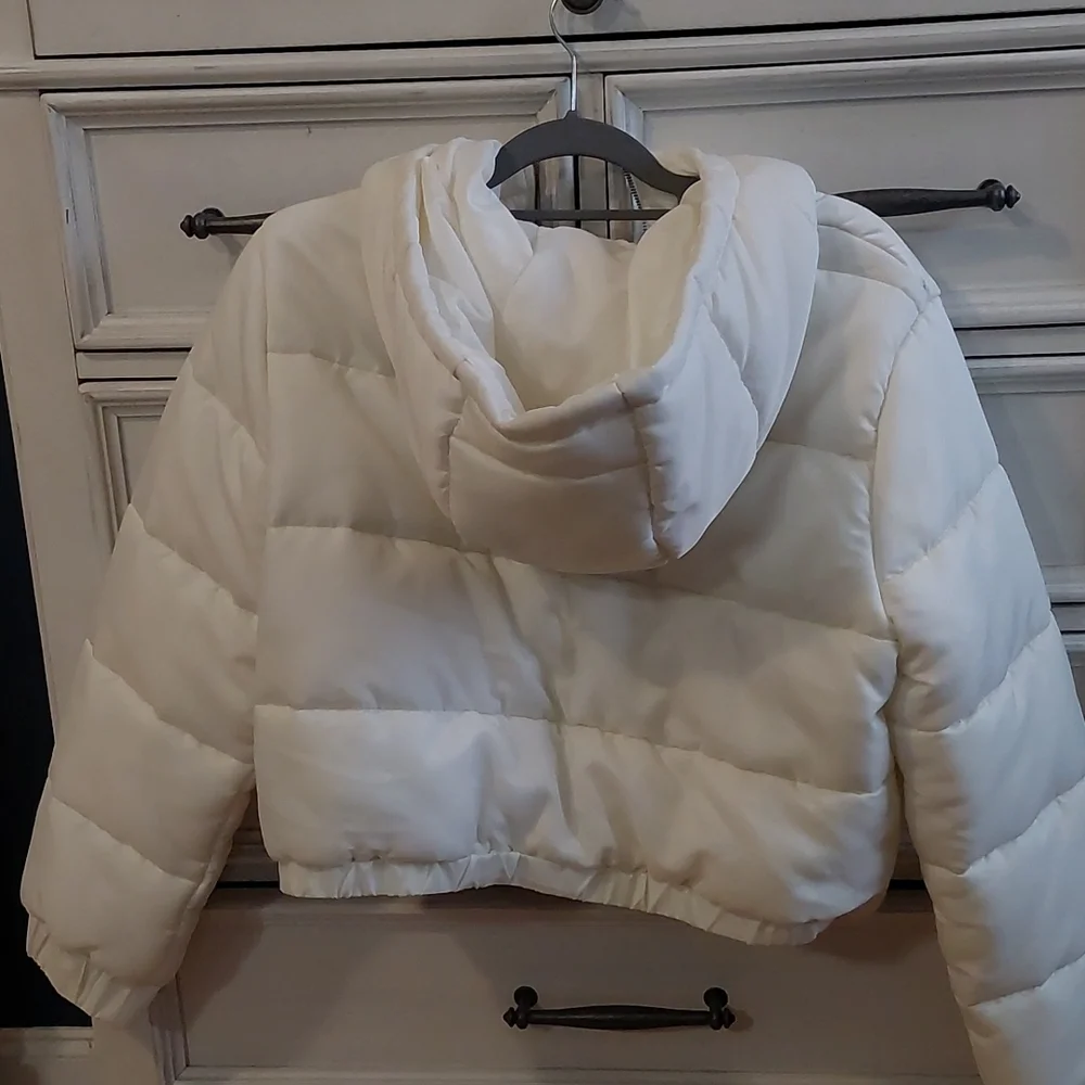 White  Puffer coat - Picture 11 of 11